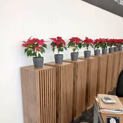 Mueble con listones decorativos en madera BEH